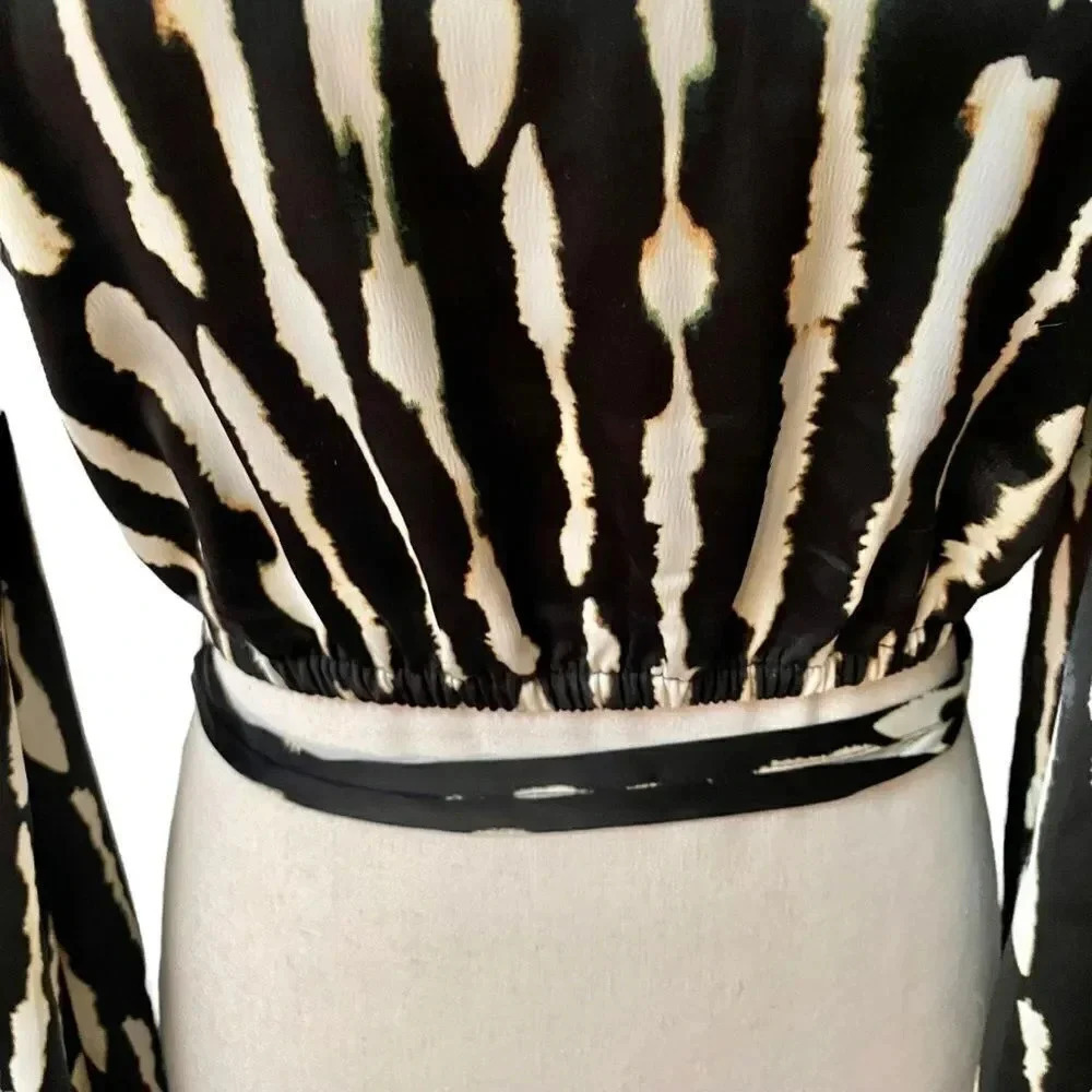 Bar III x Nicole Williams English Abstract Bell Sleeve Tie Crop Top XS - Picture 5 of 14